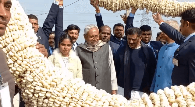 सुपौल में समाधान यात्रा पर पहुंचे बिहार के मुख्यमंत्री नीतीश कुमार, मल्हनी गांव पहुंच कर लिया कई विकास कार्यो का जायजा