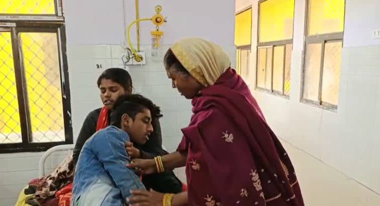 मुजफ्फरपुर : प्रेमिका से मिलने पहुंचे प्रेमी की जमकर पिटाई, तीन गिरफ्तार