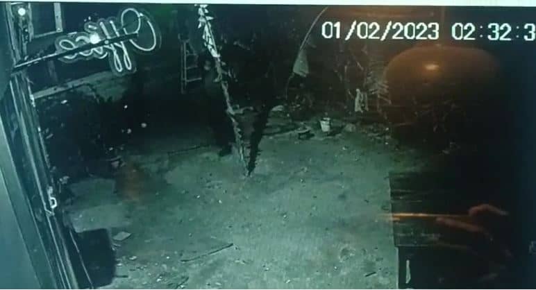 पटना में दुर्गा लाइब्रेरी पर बम से हमला, पूरी वारदात सीसीटीवी में कैद 