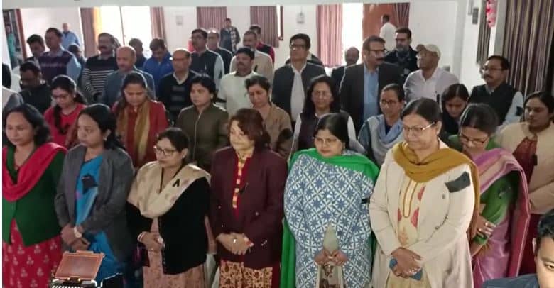 के के पाठक के खिलाफ़ BASA का विरोध जारी, मानसिक सद्बुद्धि के लिए 3 मिनट का किया मौन धारण 