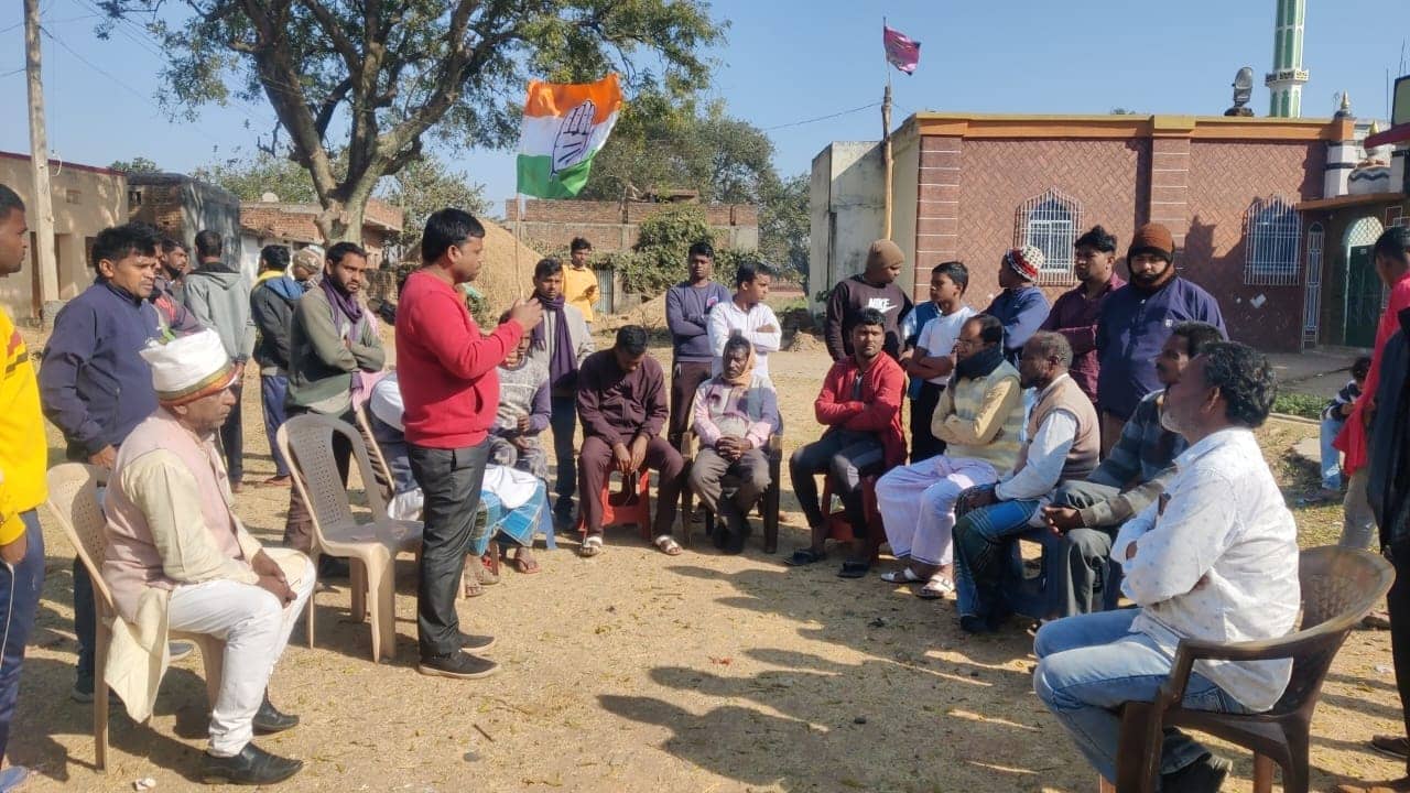 रामगढ़ उपचुनाव: यूपीए उम्मीदवार बजरंग महतो ने शुरू किया चुनावी दौरा, सांसद पर बोला हमला