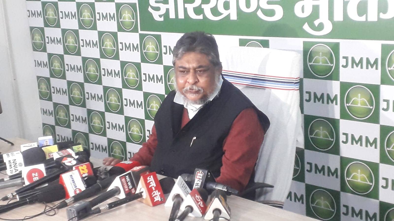 अमित शाह के दौरे के दौरान बंद किया गया बाबा का मंदिर, क्या प्राइवेट हो गये हैं बाबा?, झामुमो ने उठाए सवाल