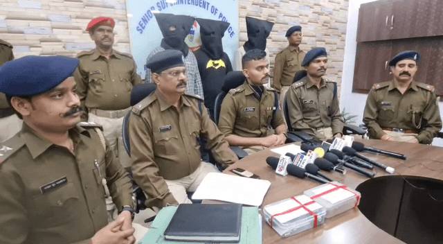 जमशेदपुर : रेलवे में सामान सप्लाई के विवाद को लेकर हुए गोली कांड में तीन गिरफ्तार, एक पिस्टल और तीन जिंदा कारतूस बरामद