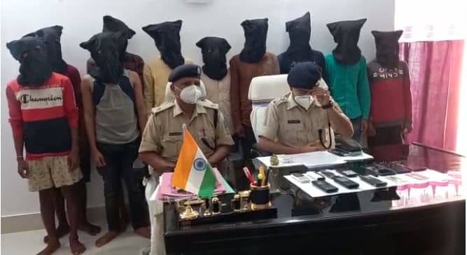 बैंक अधिकारी बनकर करते थे कॉल, KYC अपडेट की बात कर उड़ाते थे खाते की रकम, देवघर में 10 साइबर अपराधी धराए