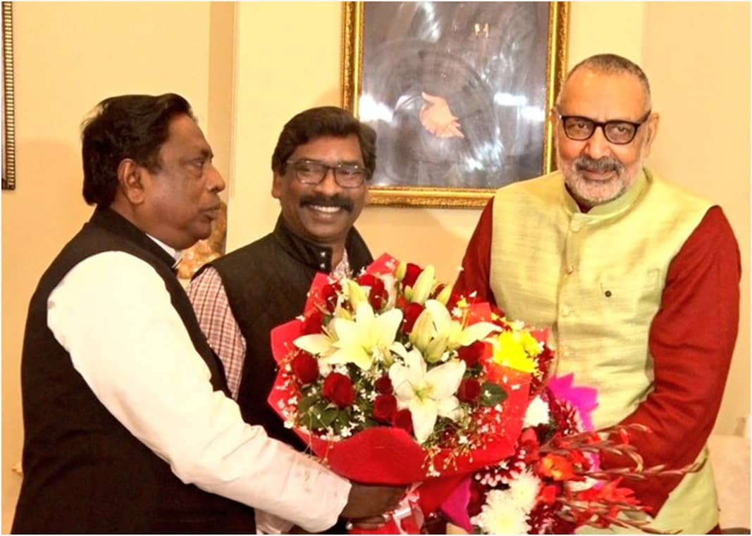 Jharkhand politics- अब पीएमएवाई पर घमासान, सीएम हेमंत का आरोप केन्द्र ने दो लाख परिवारों को सूची से हटाया