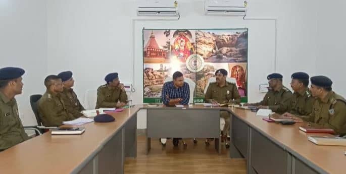 चतरा में हाई लेवल इंटरस्टेट क्राइम मीटिंग, झारखंड-बिहार के अफसरों के को-ऑर्डिनेशन पर फोकस