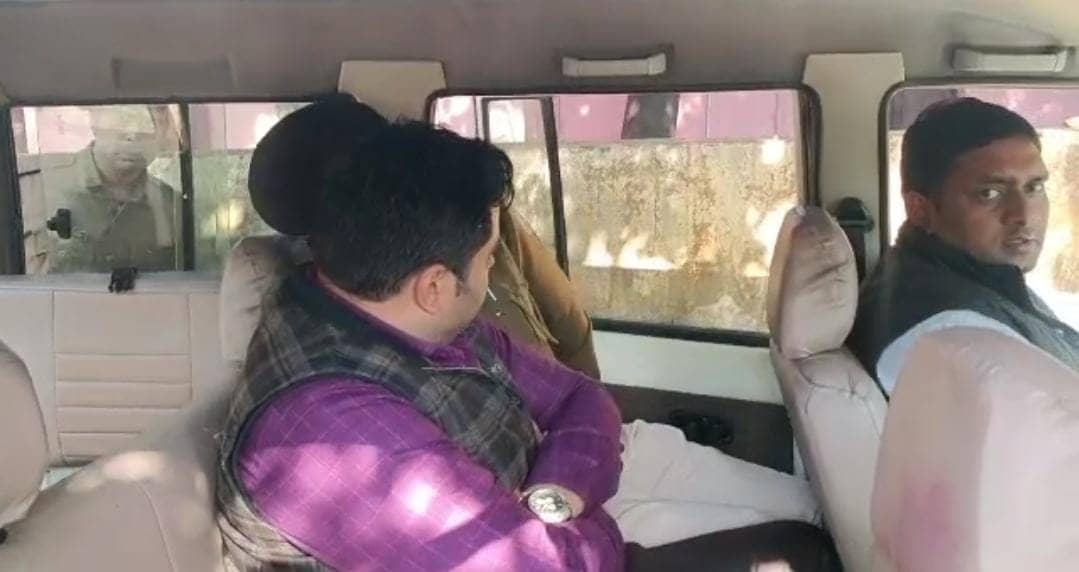 खाद्य सुरक्षा पदाधिकारी की गिरफ़्तारी के बाद रिश्वत लेने का बदल दिया गया है तरीका, जानिए अब कैसे हो रही रिश्वतखोरी 