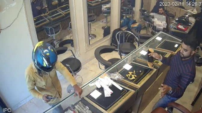 राजधानी रांची में दिन-दहाड़े लूट, हथियार के बल पर लाखों का जेवर ले उड़े अपराधी