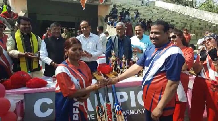 वैलेटाइन डे के मौके पर अनोखे क्रिकेट मैच का आयोजन, "मोहब्बत" और "इश्क" इलेवन के बीच हुई टक्कर, जानिए क्या था खास  