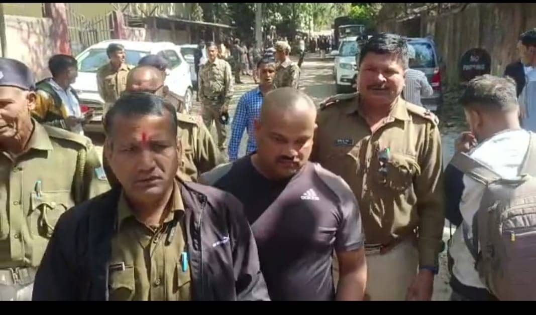 दबंग रिकवरी एजेंट उपेंद्र सिंह हत्याकांड में चचेरे भाई ने किया सरेंडर, जानिए जेल जाने के पहले क्या कहा