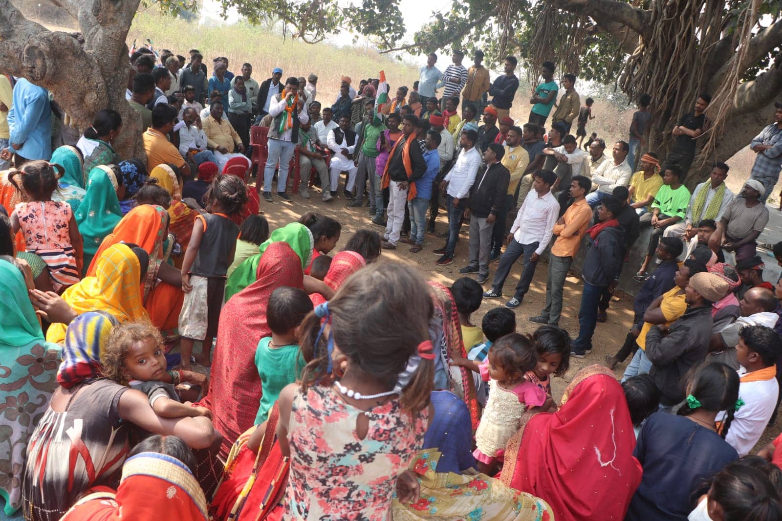 रामगढ़ उपचुनाव : यूपीए प्रत्याशी बजरंग महतो ने चुनाव में झोंकी पूरी ताकत, गोला प्रखंड के दर्जनों गांव का दौरा कर चलाया जनसंपर्क अभियान