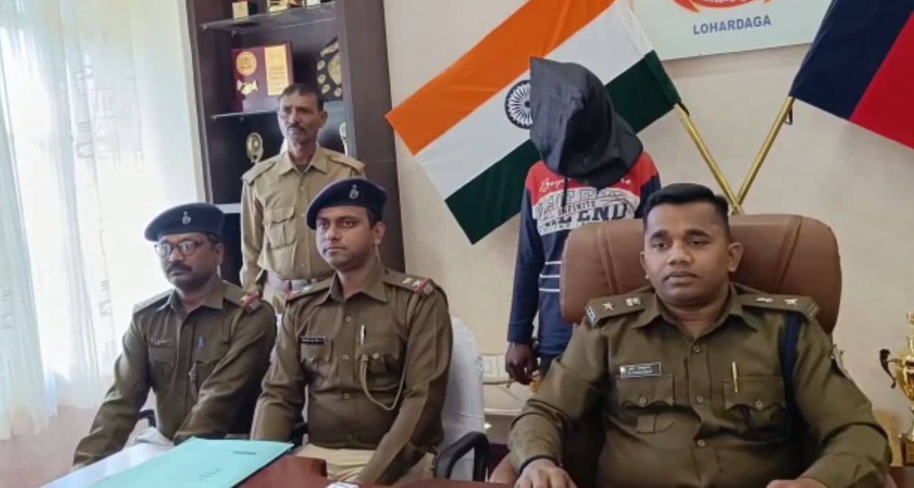 लोहरदगा : कई मामलों का वांछित पीएलएफआई उग्रवादी बालक राम उर्फ दिलीप गिरफ्तार, पूछताछ जारी