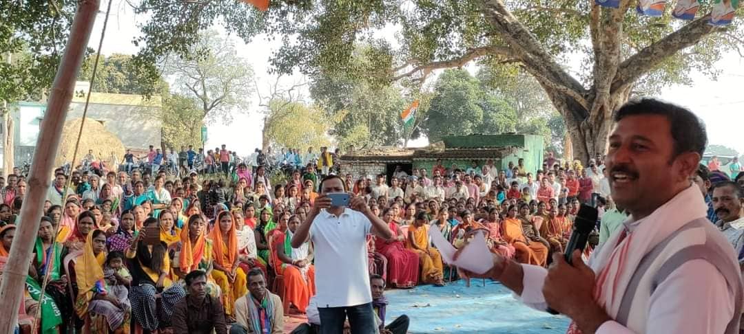 रामगढ़ : पूर्व उपमुख्यमंत्री सुदेश कुमार महतो ने जनसभा को किया संबोधित, कहा समाज को तोड़कर नहीं बल्कि जोड़कर चलना ही हमारी पहचान