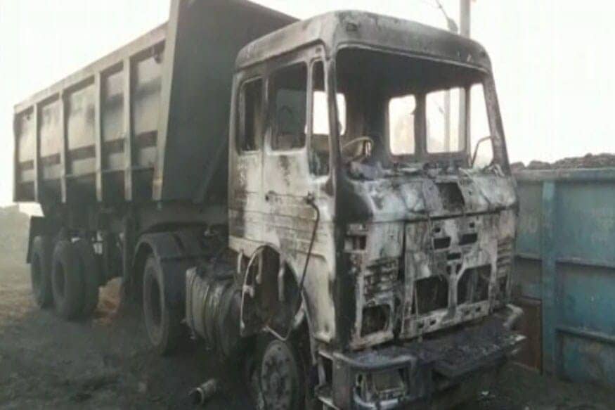 लातेहार: कोयला लदे हाइवा में लगी आग, चालक की मौत, जांच में जुटी पुलिस 