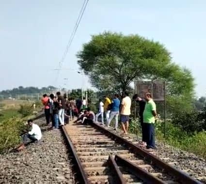 हत्या, हादसा या आत्महत्या! पुलिस कर रही जांच, रेलवे ब्रिज तक कैसे पहुंचाआयुष