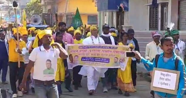आदिवासी सेंगल अभियान के राष्ट्रीय अध्यक्ष सालखन मूर्मू ने निकाला मशाल जुलुस, आदिवासी समाज के उत्थान का बताया शंखनाद