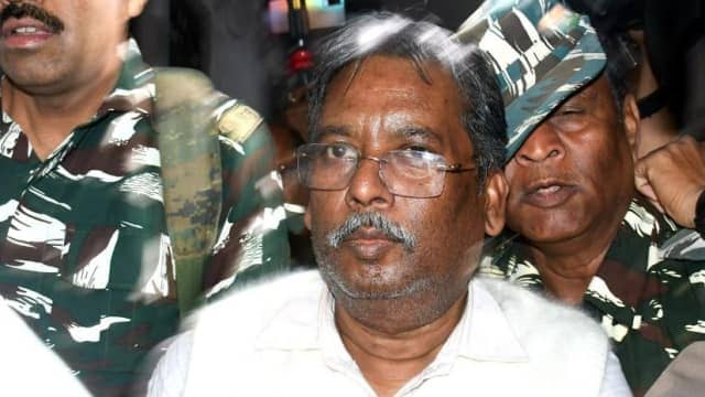 ED द्वारा गिरफ्तार ग्रामीण विकास विभाग के मुख्य अभियंता वीरेंद्र कुमार राम को राज्य सरकार ने किया निलंबित, जानिए खास जानकारी