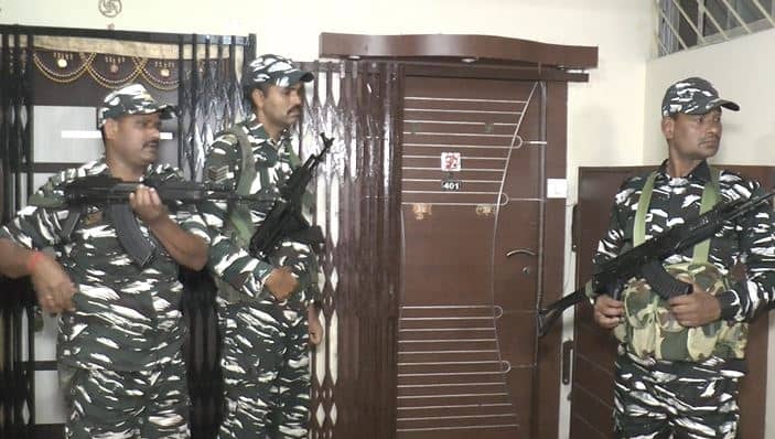 लंबी छापेमारी के बाद एक और इंजीनियर को ED हिरासत में लेकर कर रही पूछताछ,जवाब से संतुष्ट नहीं होने पर हो सकती है गिरफ़्तारी