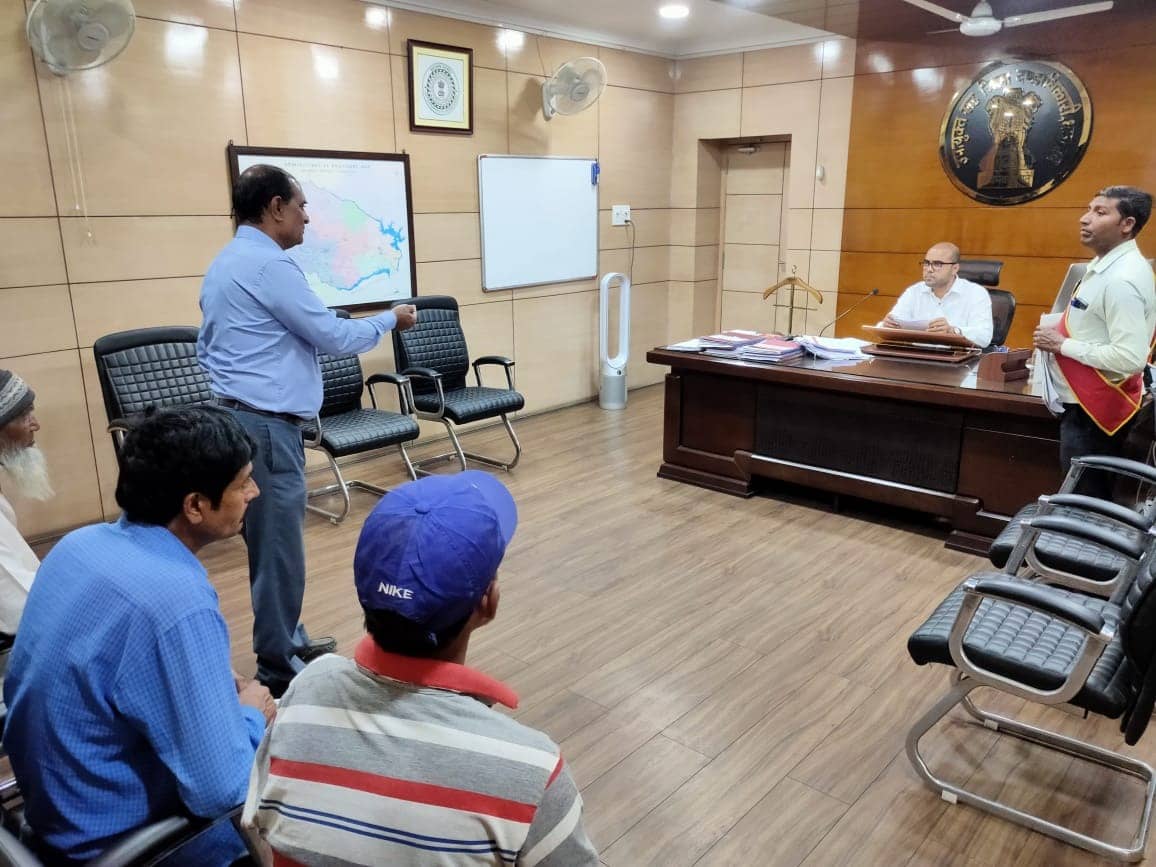 गोविंदपुर में 68 एकड़ जमीन पर लगे पेड़ों को भू-माफिया ने काट कर लगा दी आग, जानिए यह आरोप किसने लगाया