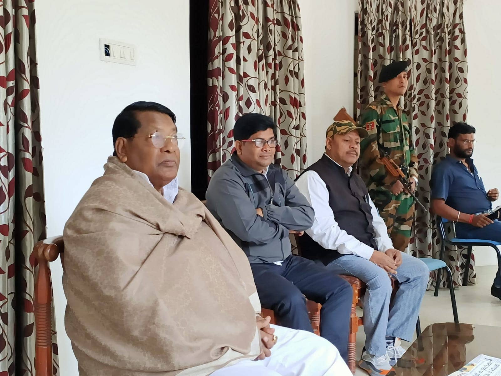 सहायक पुलिस कर्मी का आंदोलन पिछली सरकार की गलत करनी का नतीजा-  डॉ  रामेश्वर उरांव