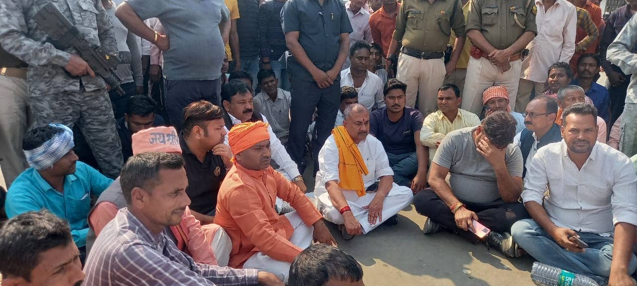 औरंगाबाद: युवक की लाठी-डंडे से पीट-पीटकर हत्या,परिजन सड़क जाम कर आरोपी के गिरफ्तारी की कर रहे मांग