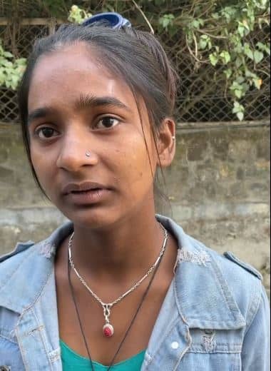 ऐसी फर्राटेदार अंग्रेजी में मांगी भीख कि एक्टर हो गए हैरान, कहा इसकी पढ़ाई की जिम्मेदारी हमारी