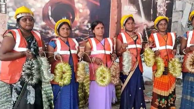 बिहार सरकार की नई पहल, शराब की बोतल से बनी चूड़ियों से खनकेंगी महिलाओं की कलाइयां