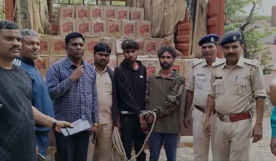 छपरा में भारी मात्र में अंग्रेजी शराब बरामद, दो तस्कर गिरफ्तार