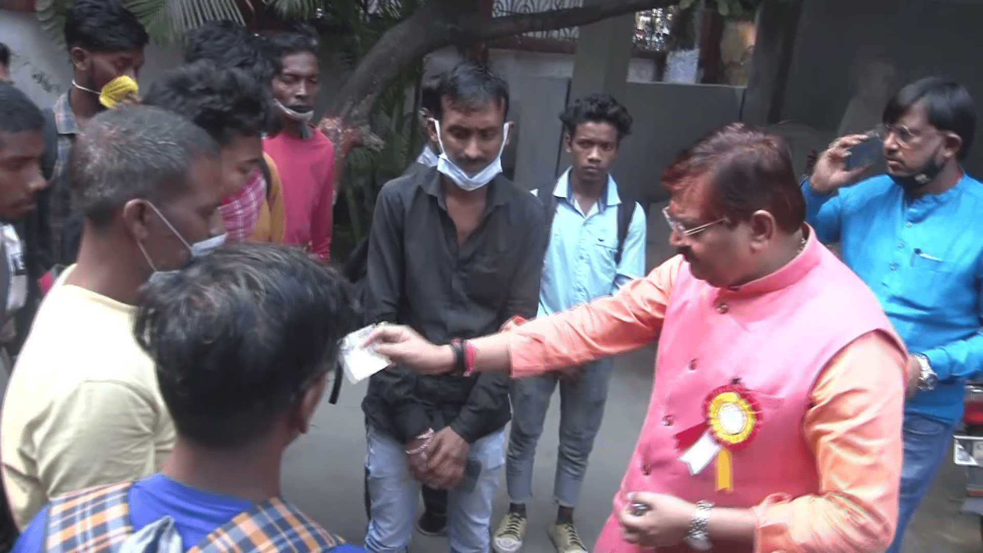 महीने भर से बंधक थे झारखंड के 12 मजदूर, जानिए कैसे बेटिकट हुई वापसी