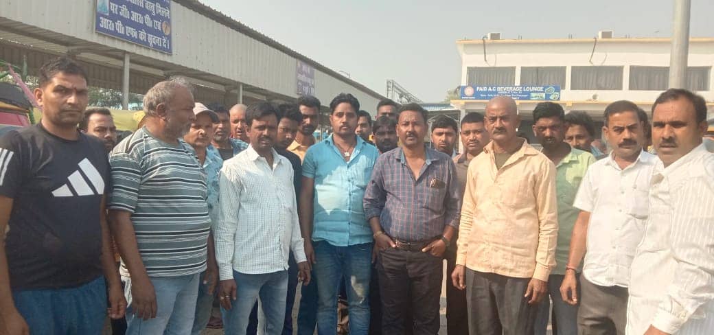 जसीडीह टेंपो मालिक सह चालक संघ ने की आपात बैठक, भाड़ा वृद्धि सहित यात्रियों को सुविधा देने की उठाई मांग