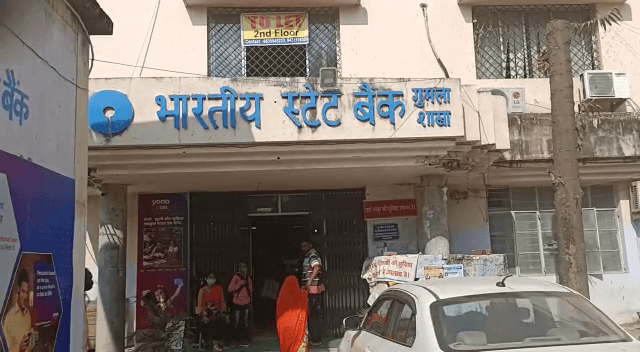 ऑनलाइन जालसाजी से बचने के लिए बैंक ने ग्रामीणों को किया जागरूक