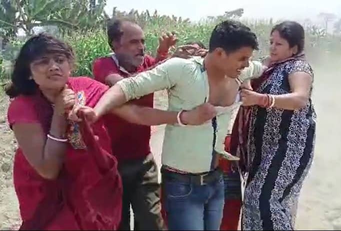 पूर्णिया : जमीनी विवाद में एक युवक और तीन महिला के बीच जमकर मारपीट, प्राथमिकी दर्ज 