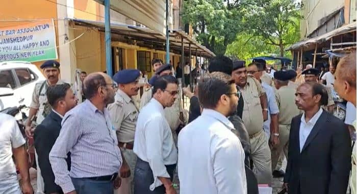 जमशेदपुर में सिविल कोर्ट के बाहर गवाह पर हमला, कोर्ट की सुरक्षा व्यवस्था पर उठ रहे हैं सवाल