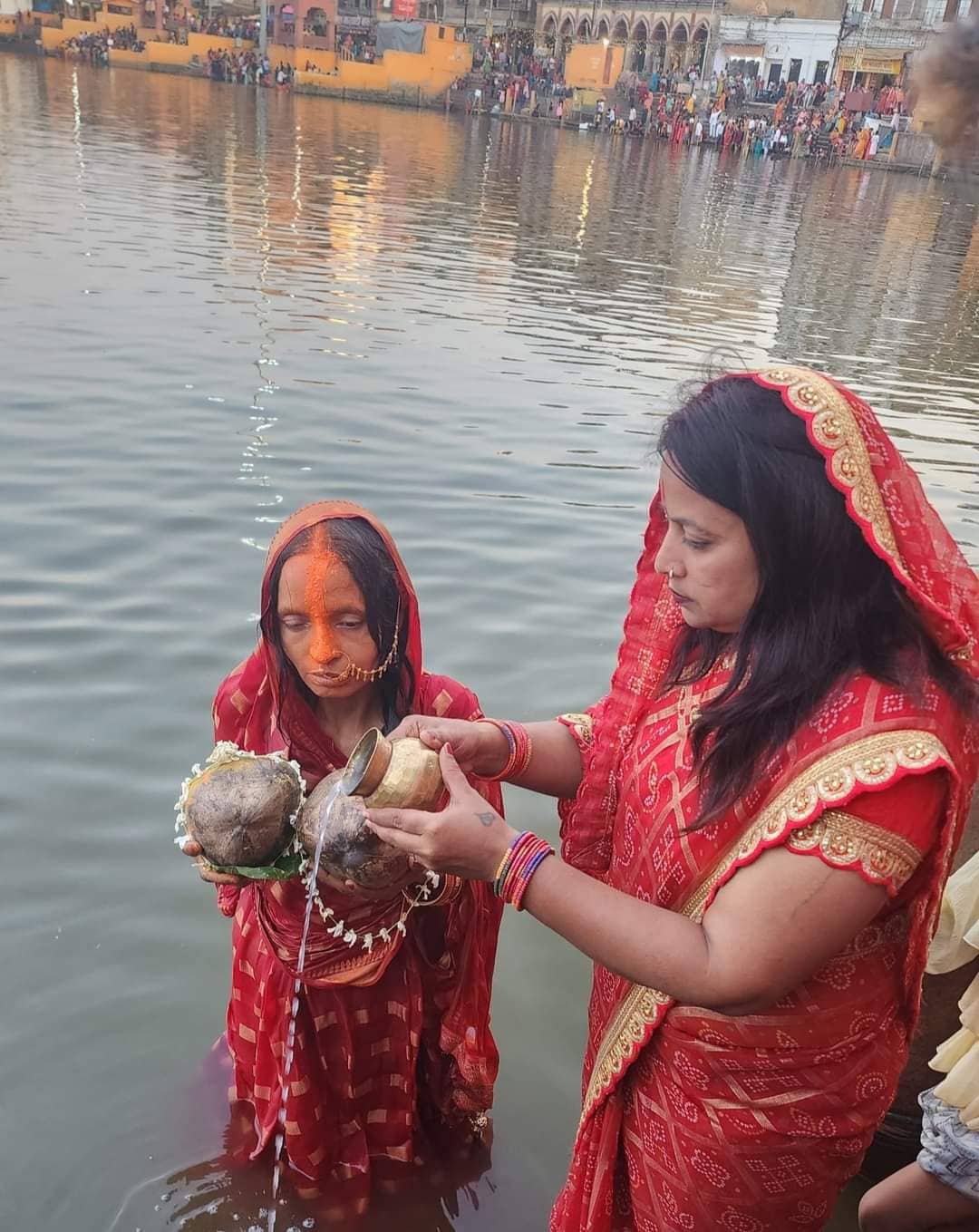 उदीयमान सूर्य को अर्ध्य देने के बाद चार दिवसीय आस्था का महापर्व चैती छठ संपन्न