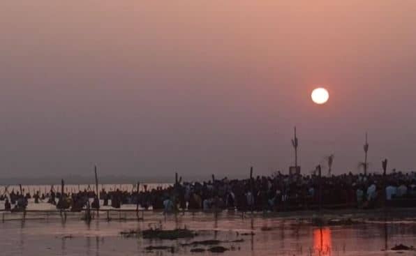 उदयमान भास्कर की पूजा के साथ चैती छठ का समापन, घाटों पर उमड़ा सैलाब  