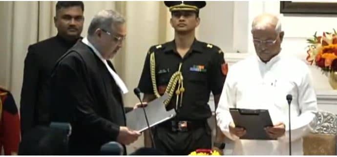 न्यायमूर्ति विनोद चंद्रन बने पटना हाई कोर्ट के नए चीफ जस्टिस, पद और गोपनीयता की ली शपथ 