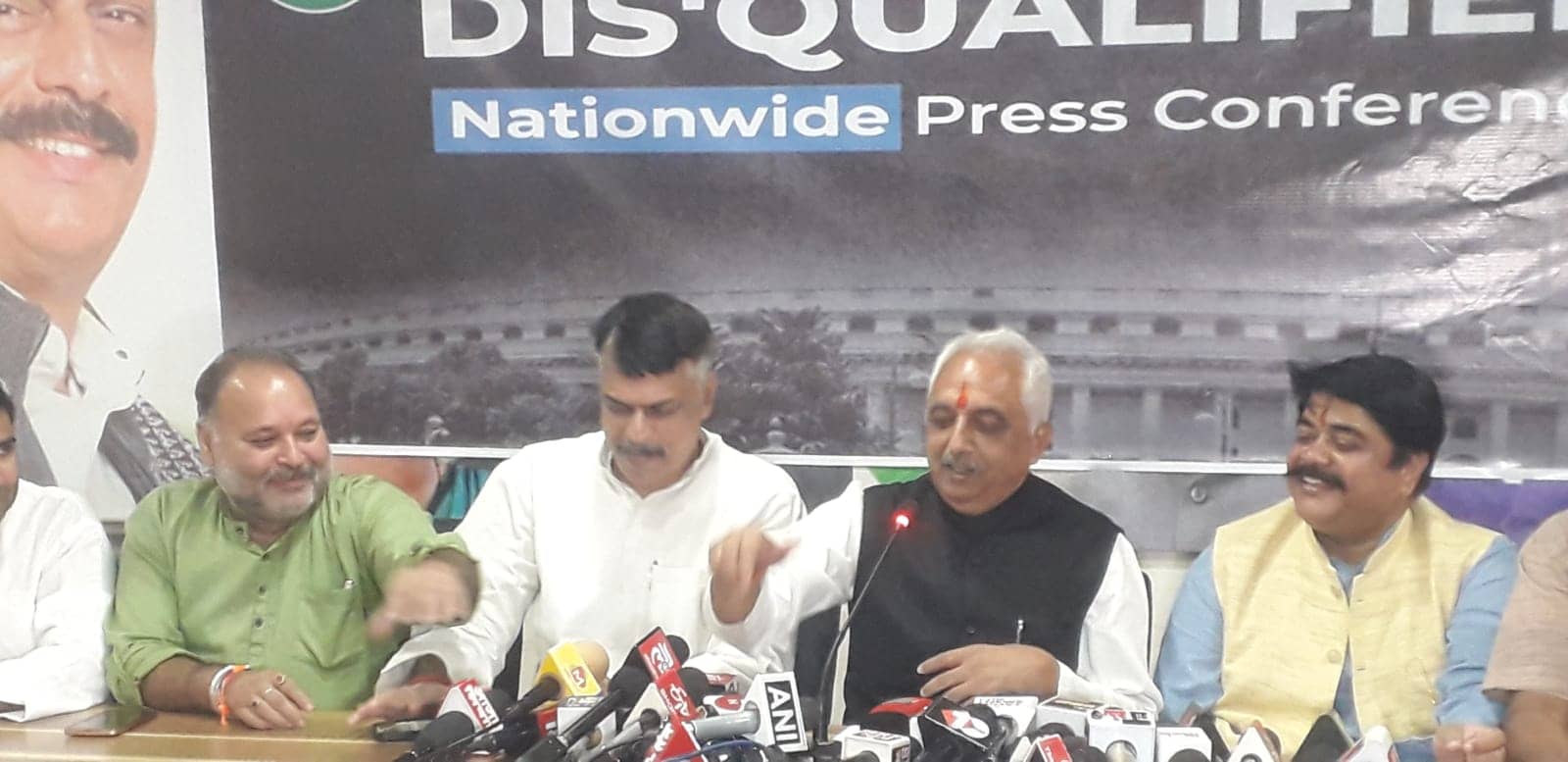 जांच के बजाय चोर की चौकीदारी कर रहे प्रधानमंत्री,लोकतंत्र बचाने के लिए कांग्रेस सड़क से सदन पर आवाज़ उठाती रहेगी- अखिलेश प्रताप सिंह