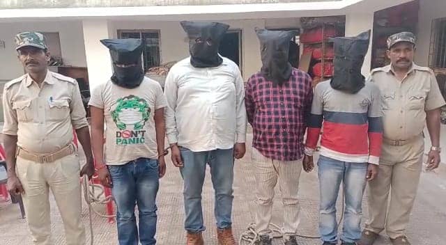 कंस्ट्रक्शन कंपनी सिंडिकेट बनाकर चला रहा था गाड़ी चोरी का खेल, पुलिस ने ऐसे किया खुलासा   