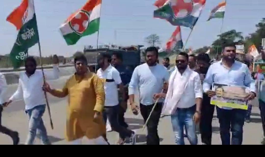 धनबाद युवा कांग्रेस ने किया मैथन टोल प्लाजा को जाम ,कहा-नहीं थमेगा आंदोलन का सिलसिला 