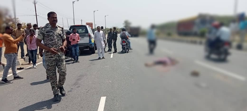 गिरिडीह: सड़क हादसे में एक बाइक सवार युवक की मौत, दो घायल