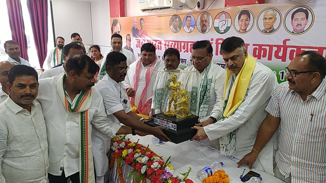 दुमका में बीजेपी पर बरसे कांग्रेस के नेता और मंत्री, केंद्र सरकार को कहा तानाशाह