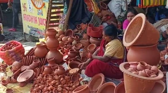 रांची में छठ पर्व की तैयारियां जोरों पर, जानिए पर्व को लेकर फल और मिट्टी के बर्तन विक्रताओं का क्या कहना है