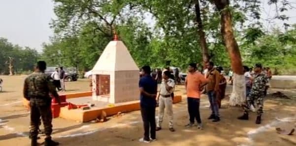बोकारो: असामाजिक तत्वों ने मंदिर में मूर्ति को किया खंडित, भक्तों में रोष, पुलिस मामले की जांच में जुटी