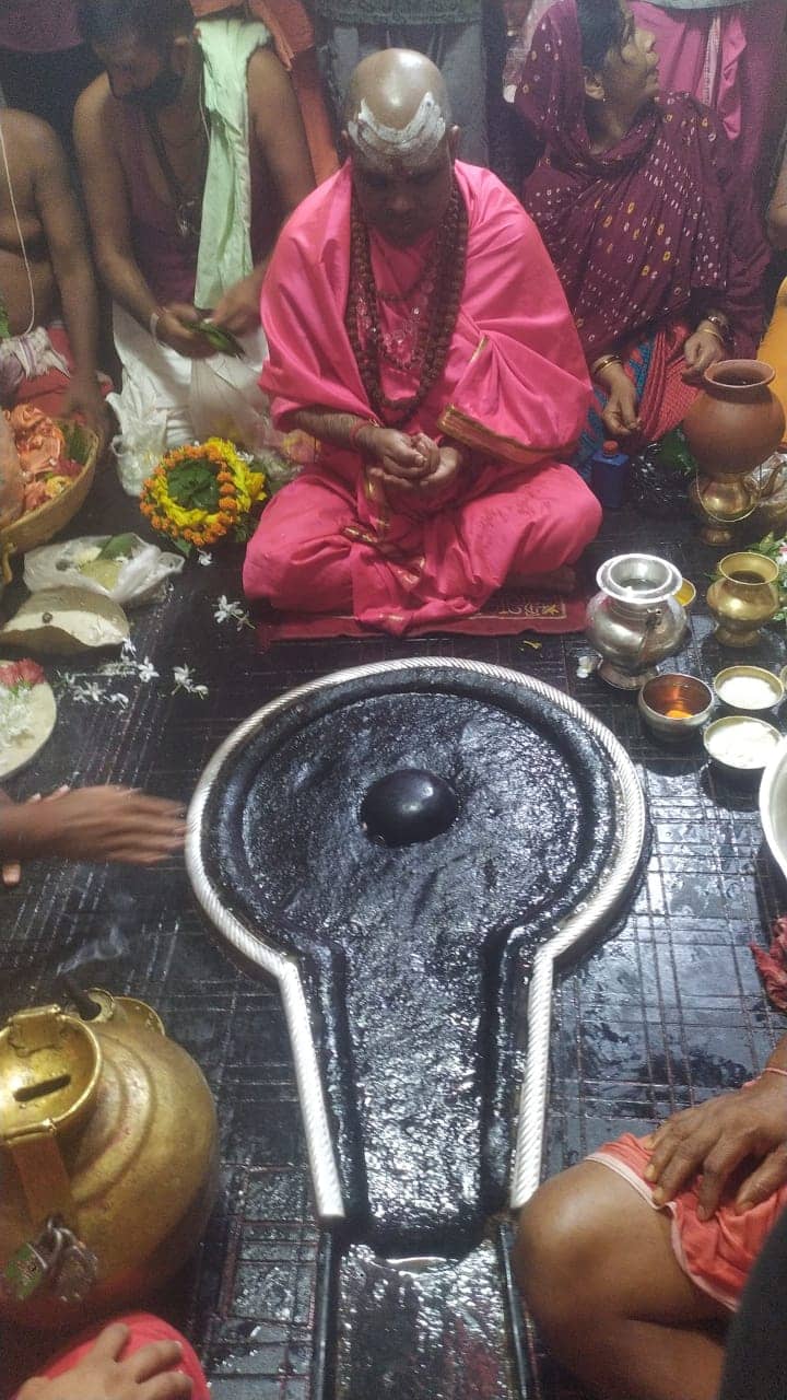 तीसरी सोमवारी में भी बाबानगरी में छाई वीरानगी, डीसी ने की पूजा-अर्चना