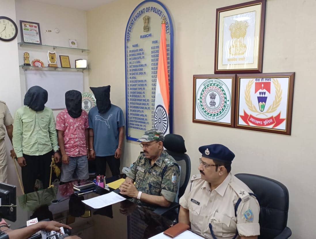 Ranchi breaking- हत्या-लूट जैसे वारदात को अंजाम देने वाले तीन अपराधी गिरफ्तार, जमीन के धंधे से भी है इनका जुड़ाव