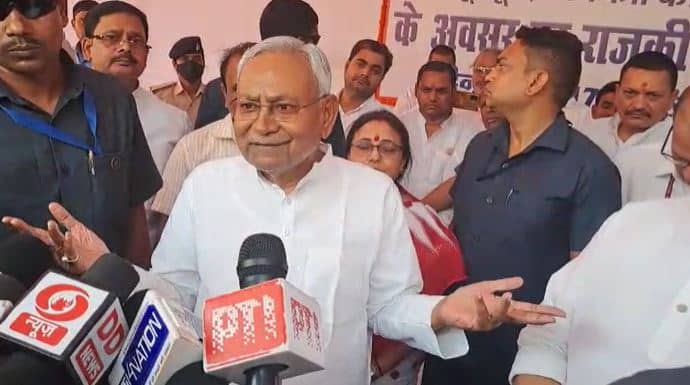 जहरीली शराब कांड: नीतीश सरकार ने दिखाई उदारता, पीड़ितों को 4-4 लाख मुआवजे की घोषणा, लेकिन मुआवजे में है कई पेंच, जानिए 