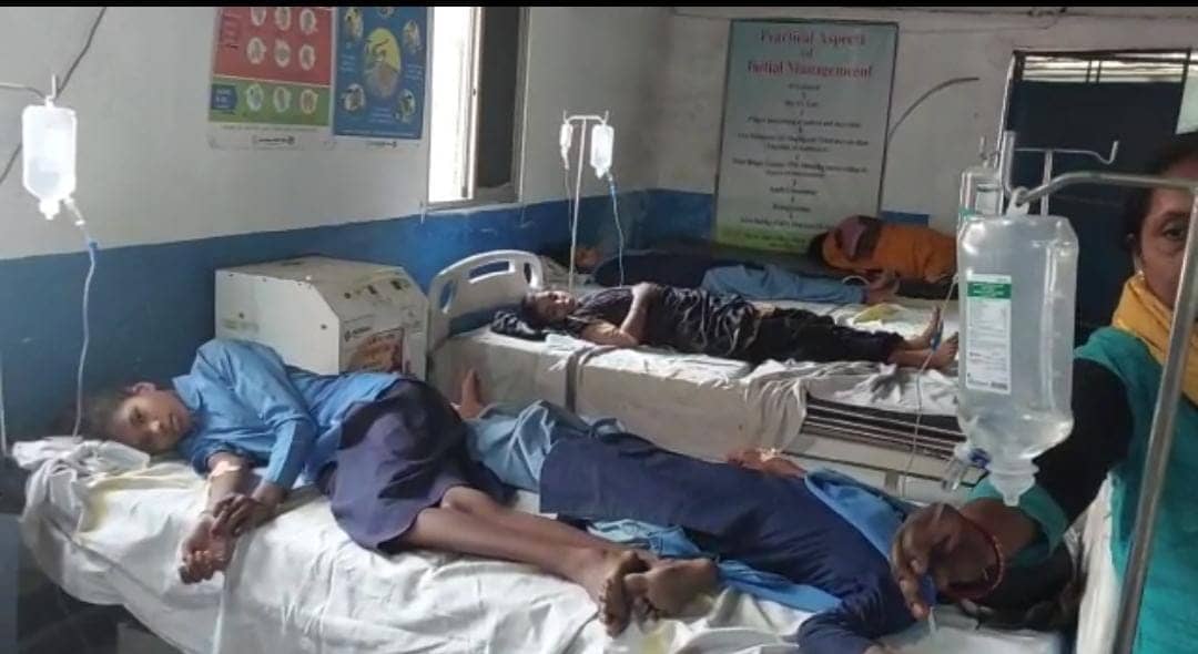 गया: कस्तूरबा बालिका विद्यालय के मिड डे मील भोजन में मिली छिपकली, कई छात्राएं बीमार 