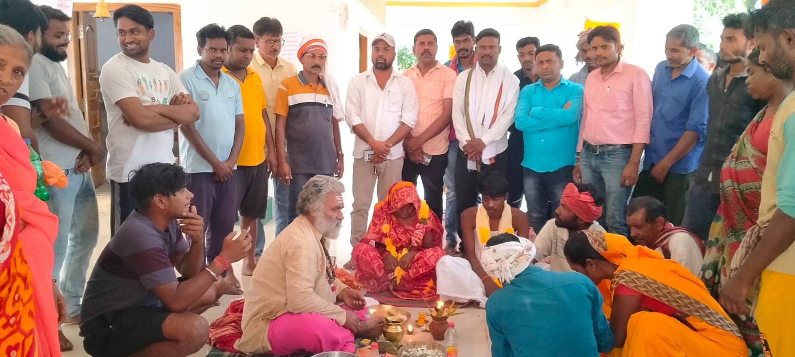 एक दूजे के हुए किशन और रितु, ग्रामीणों ने मंदिर में प्रेमी युगल की कराई शादी,