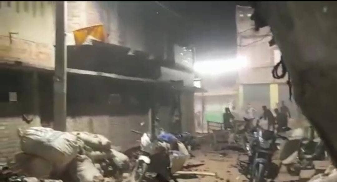 बच्चों के मामूली झगड़े ने लिया उग्र रूप, दो गुटों में जमकर पत्थरबाजी और मारपीट,आधा दर्जन लोग घायल