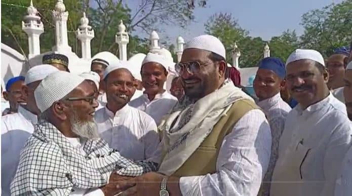 झारखंड के मंत्री हफीजुल हसन ने अदा की ईद का नमाज, देश,और  झारखंडवासियों को दिया ईद का मुबारकबाद